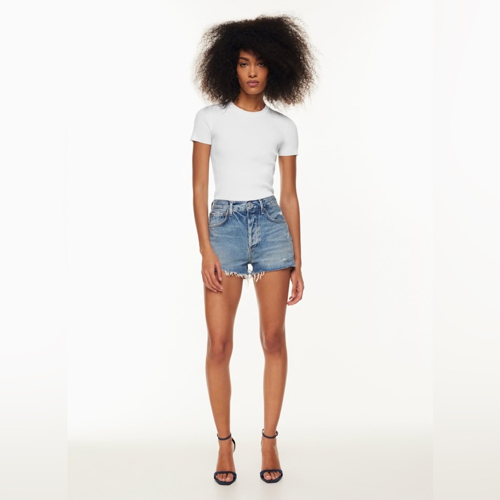 AGOLDE Jaden Jean Short
High-rise denim cut-off shorts Sz 25